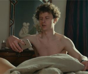 Alibi.com : Norman trompe sa copine avec une MILF dans un extrait délirant