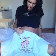 Julia Paredes montre son ventre rond sur Instagram
