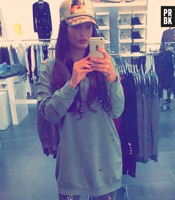 Aurélie Dotremont séparée de son DJ ? Célibataire pour la Saint-Valentin, elle passe cette journée avec son amie Stéphanie Clerbois.