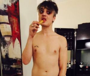 Pete Doherty crée le buzz avec sa photo de lui entièrement nu !