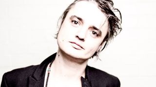 Pete Doherty entièrement nu sur Twitter : la photo rock'n'roll qui crée le buzz
