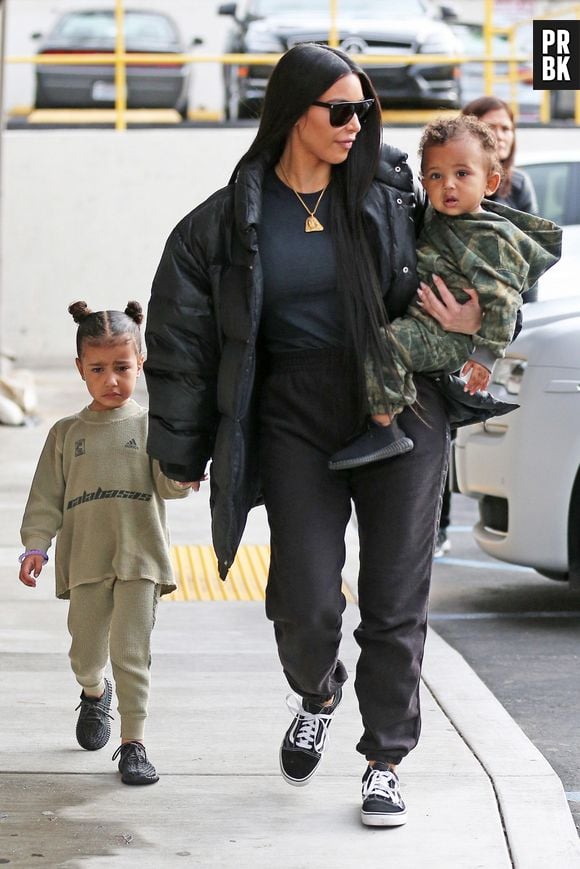 North West : à 3 ans, la fille de Kim Kardashian apparaît maquillée sur Instagram, les internautes sont choqués !