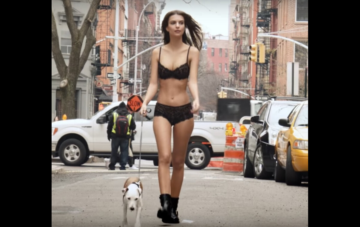 Emily Ratajkowski à moitié nue dans les rues de New York pour DKNY : voici  la vidéo tant attendue 🔥 - PureBreak