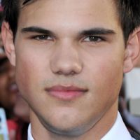 Taylor Lautner ... Il a le béguin pour Emma Roberts