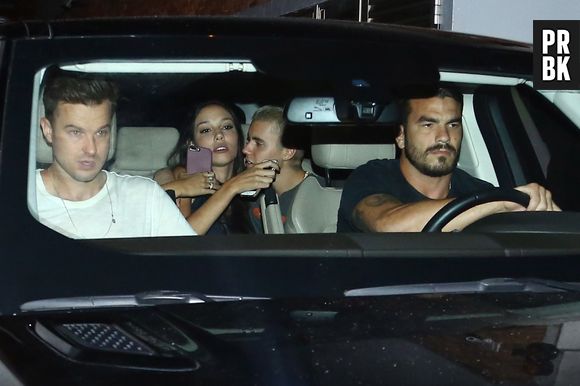 Justin Bieber et Luciana Chamon très proches lors d'une soirée à Rio de Janeiro le 30 mars 2017