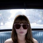 Girlboss : Britt Robertson reine de la mode dans la bande-annonce de la nouvelle série de Netflix