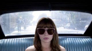 Girlboss : Britt Robertson reine de la mode dans la bande-annonce de la nouvelle série de Netflix