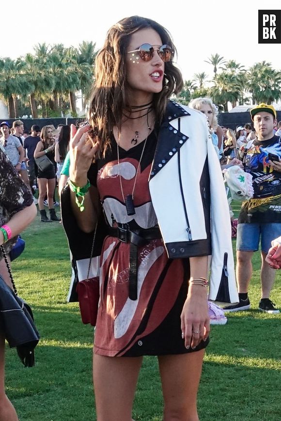 Alessandra Ambrosio et les tops de Victoria's Secret à Coachella !