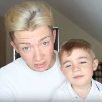 Un youtubeur fait son coming out, la réaction de son petit frère est trop cute !
