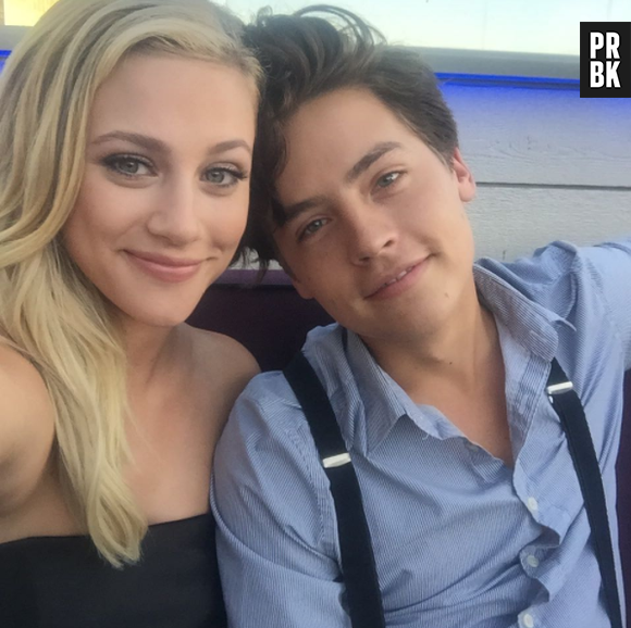 Cole Sprouse (Riverdale) clashé par une fan, Lili Reinhart prend sa défense