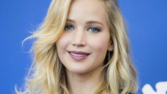 Jennifer Lawrence sexy en robe transparente, elle évite son chéri Darren Aronofsky à Venise