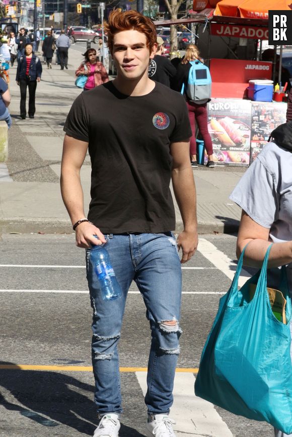 KJ Apa : la star de Riverdale a eu un accident de voiture !