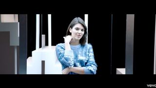 "Enchanté" : Kendall Jenner star glamour du nouveau clip de Fergie ?