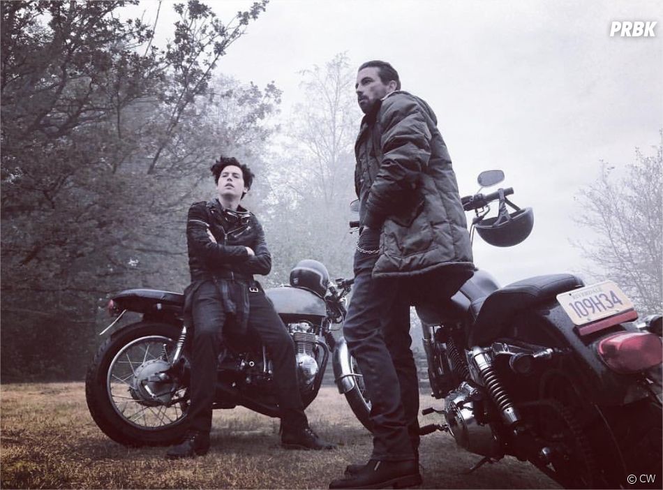 Riverdale saison 2 Jughead et FP Jones sur une photo Purebreak