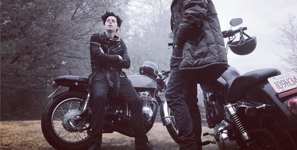 Riverdale Saison 2 Jughead Et Fp Jones Sur Une Photo Purebreak