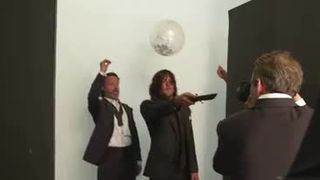 The Walking Dead : Andrew Lincoln prank Norman Reedus et c'est génial