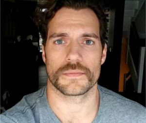 Justice League : une "moustache d'acteur porno" pour Superman ? Ben Affleck se marre