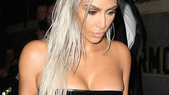 Kim Kardashian bientôt maman de jumeaux ? Elle sème le doute... puis réagit