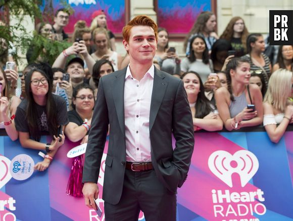 KJ Apa (Riverdale) parle de son accident : "ça m'a servi de leçon"