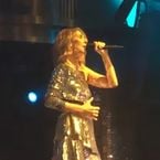 Céline Dion déchaînée sur scène : les fans adorent son remix avec Steve Aoki !
