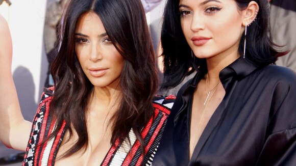 Kylie Jenner mère porteuse de Kim Kardashian ? La folle théorie relancée depuis cet indice