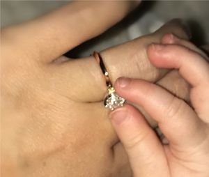 Camilla Luddington (Grey's Anatomy) dévoile sa bague de fiançailles sur Instagram