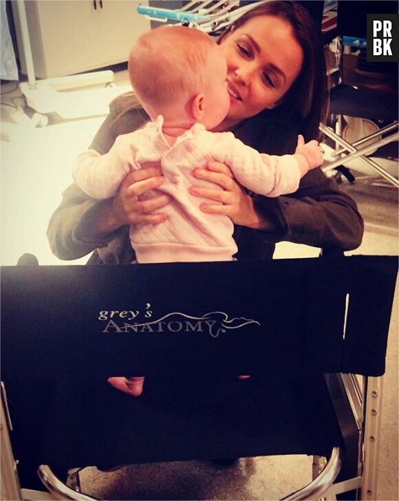 Camilla Luddington (Grey's Anatomy) et sa fille Hayden sur le tournage de la série