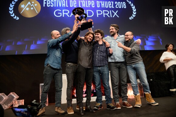 Rayane Bensetti et l'équipe de La finale récompensés à la cérémonie de clôture du Festival de l'Alpe d'Huez le 20 janvier 2018