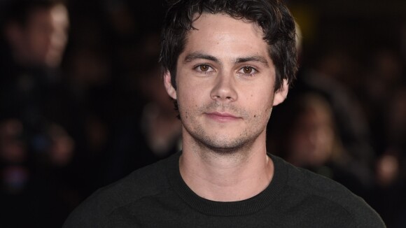 Dylan O'Brien (Le Labyrinthe 3) mordu par une groupie à Paris ? Les fans dégoûtés et désolés