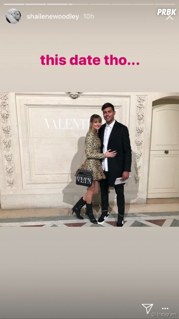 Shailene Woodley (Divergente) avec Ben Volavola au défilé Valentino à la Fashion Week 2018 de Paris