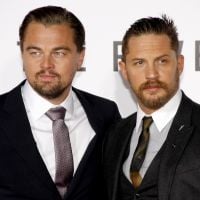 Tom Hardy se tatoue le prénom de Leonardo DiCaprio après un pari perdu 😅