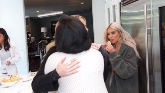 Kim Kardashian dévoile prudemment sa mère porteuse dans L'Incroyable Famille Kardashian