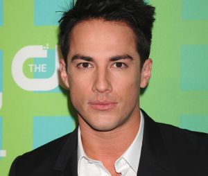 Michael Trevino rejoint le casting du reboot de Roswell