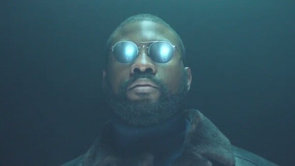 Clip "Mosaïque solitaire" : Damso remonte le temps en mode tueur à gages