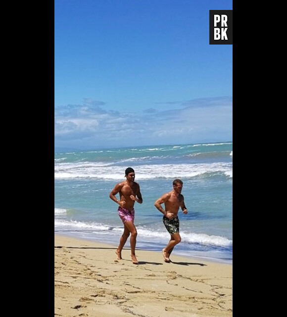 La Villa des Coeurs Brisés 4 : Julien Guirado et Jordan en plein footing sur la plage