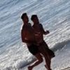 La Villa des Coeurs Brisés 4 : Vincent Shogun et Jordan en plein footing sur la plage