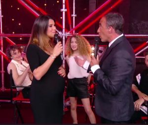 Karine Ferri enceinte dans The Voice 7 : les téléspectateurs ravis par son baby bump