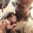 Dwayne Johnson papa pour la troisième fois : il présente sa petite fille sur Instagram