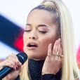 Rita Ora rend hommage à Avicii  : émue, elle chante "Lonely Together" pour la 1ère fois sans le DJ.