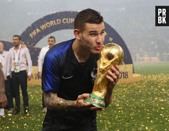 Les Bleus ont gagné la Coupe du Monde 2018 : mais au fait, combien coûte le trophée en or ?