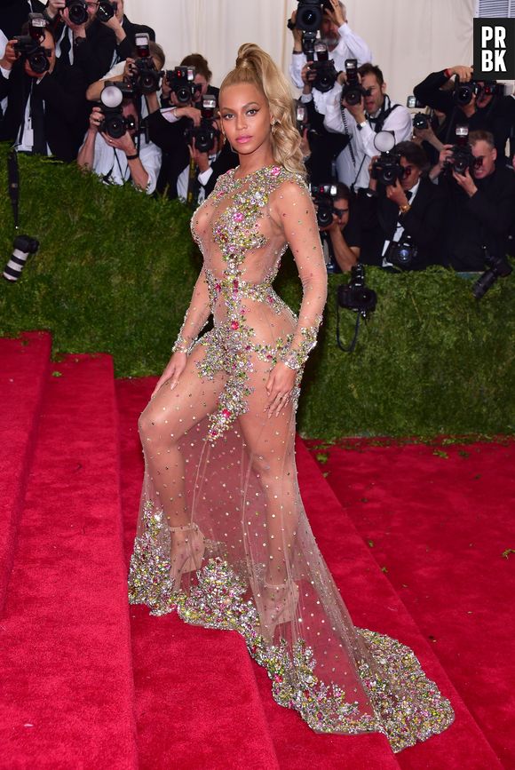 Beyonce fan du PSG, elle fait la promo d'un maillot customisé avec des cristaux Swarovski