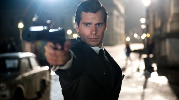 James Bond : Daniel Craig bientôt remplacé par Henry Cavill ?