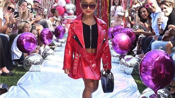 Kim Kardashian : sa fille North West, 5 ans, défile pour la première fois