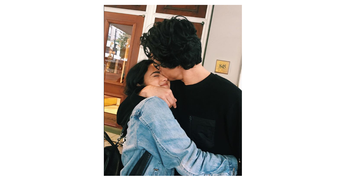 Camila Mendes (Riverdale) en couple avec Charles Melton : elle ...