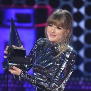 Taylor Swift gagnante aux American Music Awards 2018 : elle établit un record 🏆