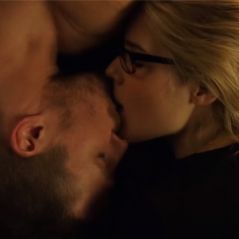 Arrow : Emily Bett Rickards se moque du baiser le plus romantique d'Oliver et Felicity