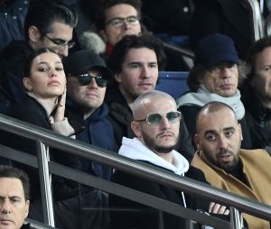 Leonardo DiCaprio et sa petite amie Camila Morrone, DJ Snake et Mick Jagger dans les tribunes du match PSG-Liverpool de la Ligue des champions.