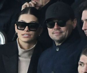 Leonardo DiCaprio et sa petite amie Camila Morrone dans les tribunes du match PSG-Liverpool de la Ligue des champions.