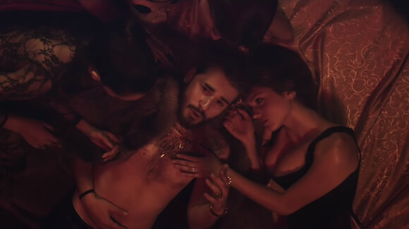 Clip "Ciel Rouge" : SCH très bien entouré pour exprimer ses regrets