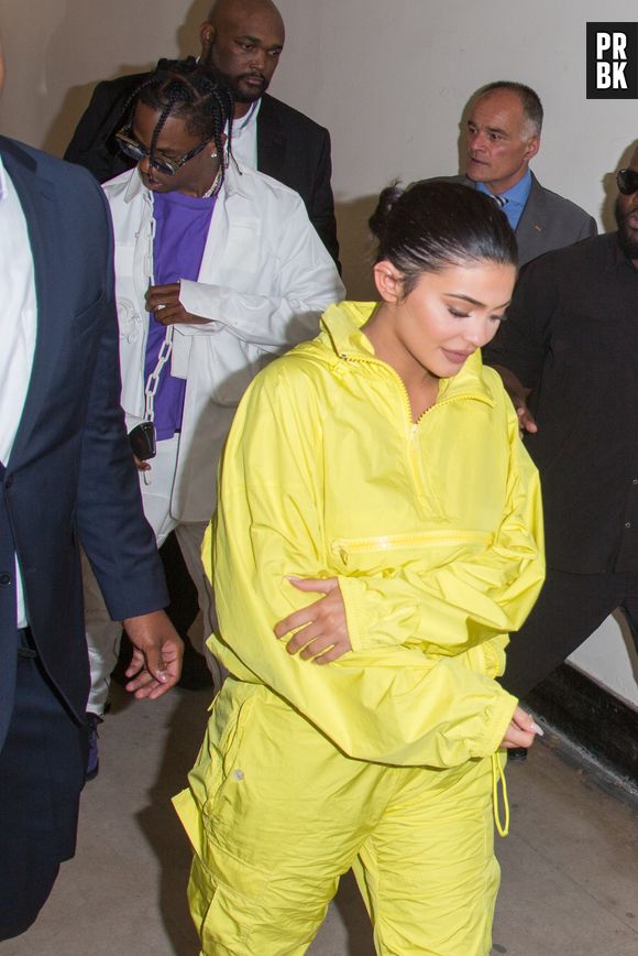 Kylie Jenner fiancée à Travis Scott ? Elle se montre encore avec une énorme bague en diamant à l'annulaire gauche !